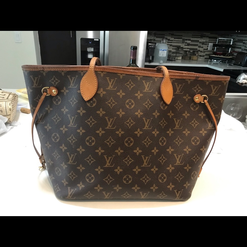 Louis Vuitton Neverfull Bag + LV pocket bag